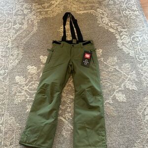 New with tags boys 686 ski/snowboard pants